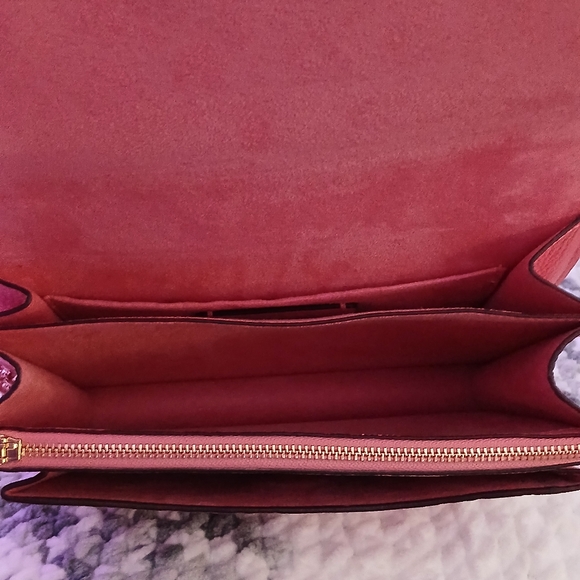 Authentic Coach Klare Crossbody Bag in pebble leather with floral print - Picture 6 of 7